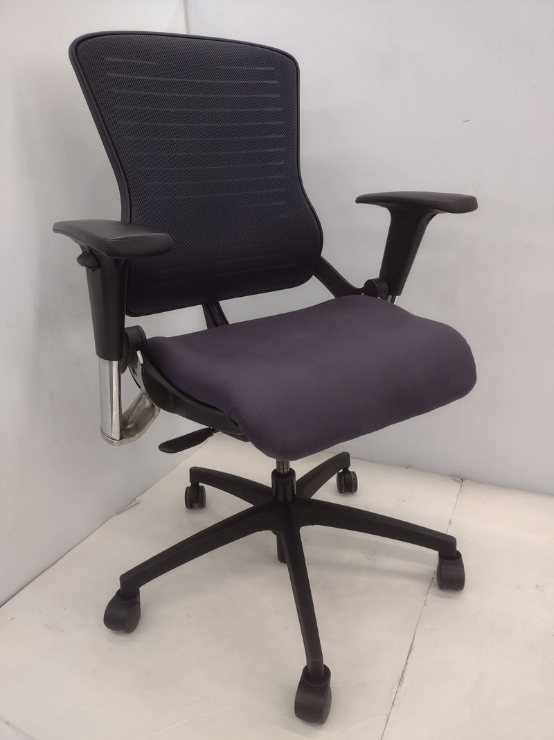 Pre-Owned Office Master Swivel Chair by OM5