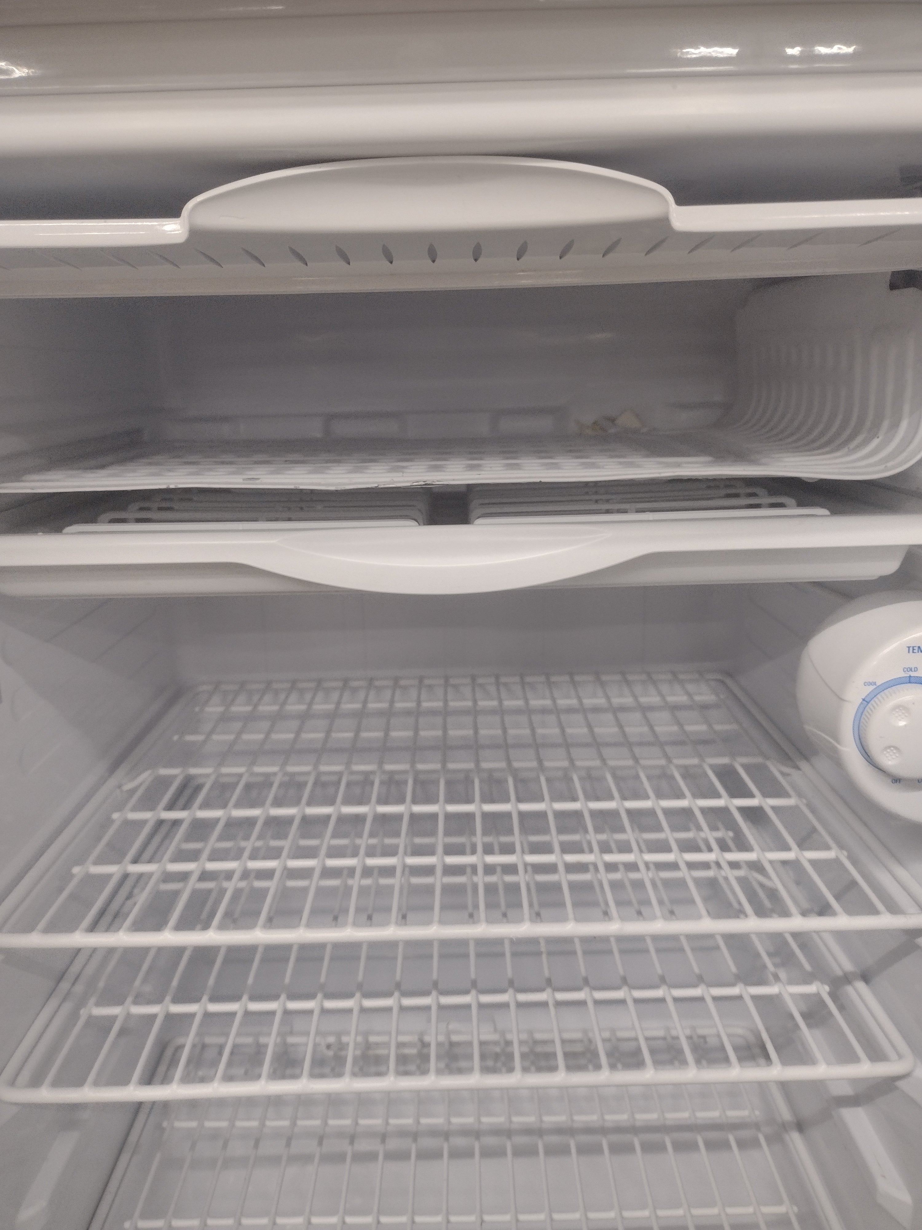 GE Spacemaker GMR04AAMWW 4.4 Cubic Foot Compact Refrigerator (no ice cube tray)