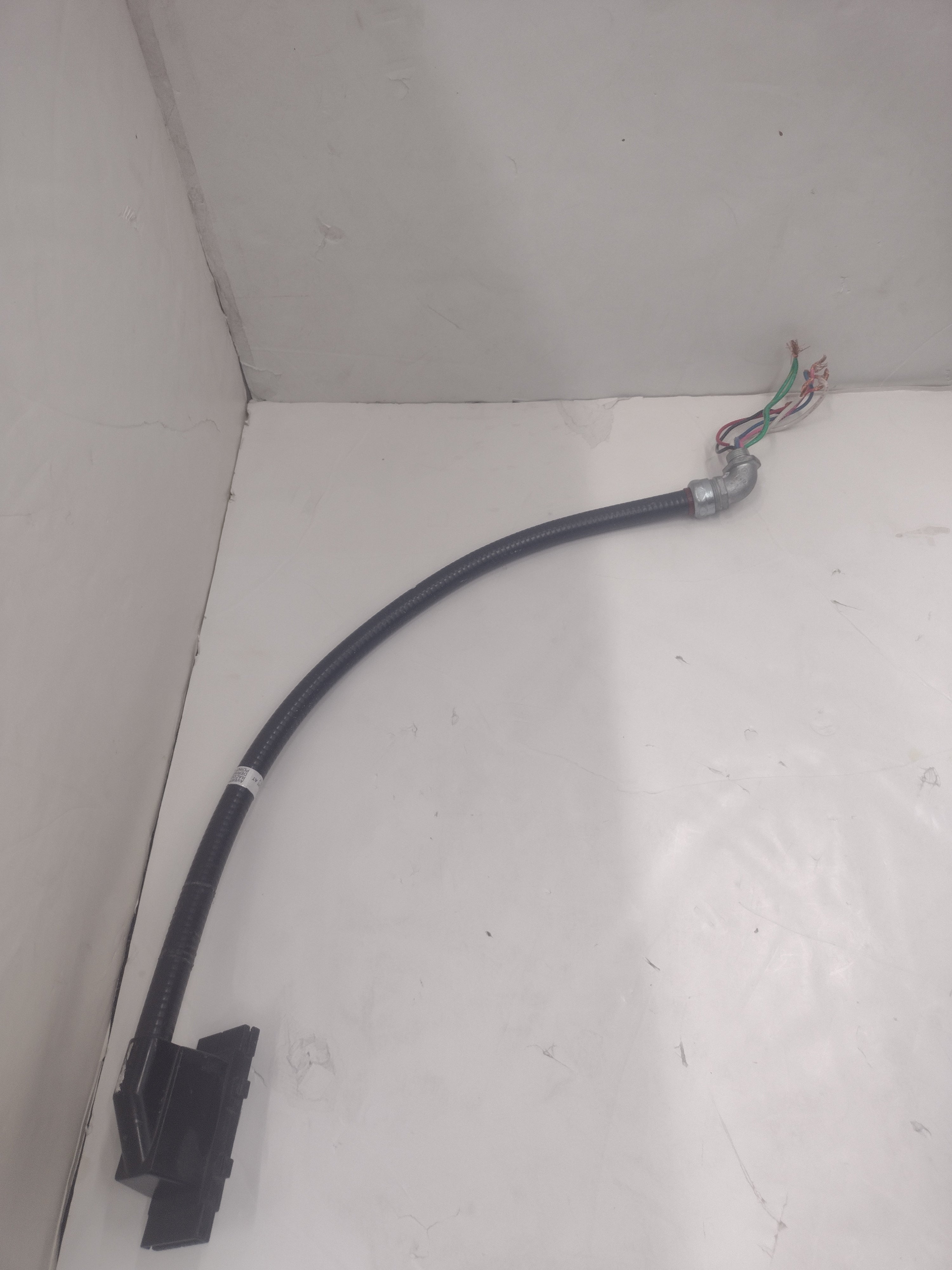 Herman Miller 30" K1322.R Power Base Entry/Feed/Whip for AO3 Cubicle Panels