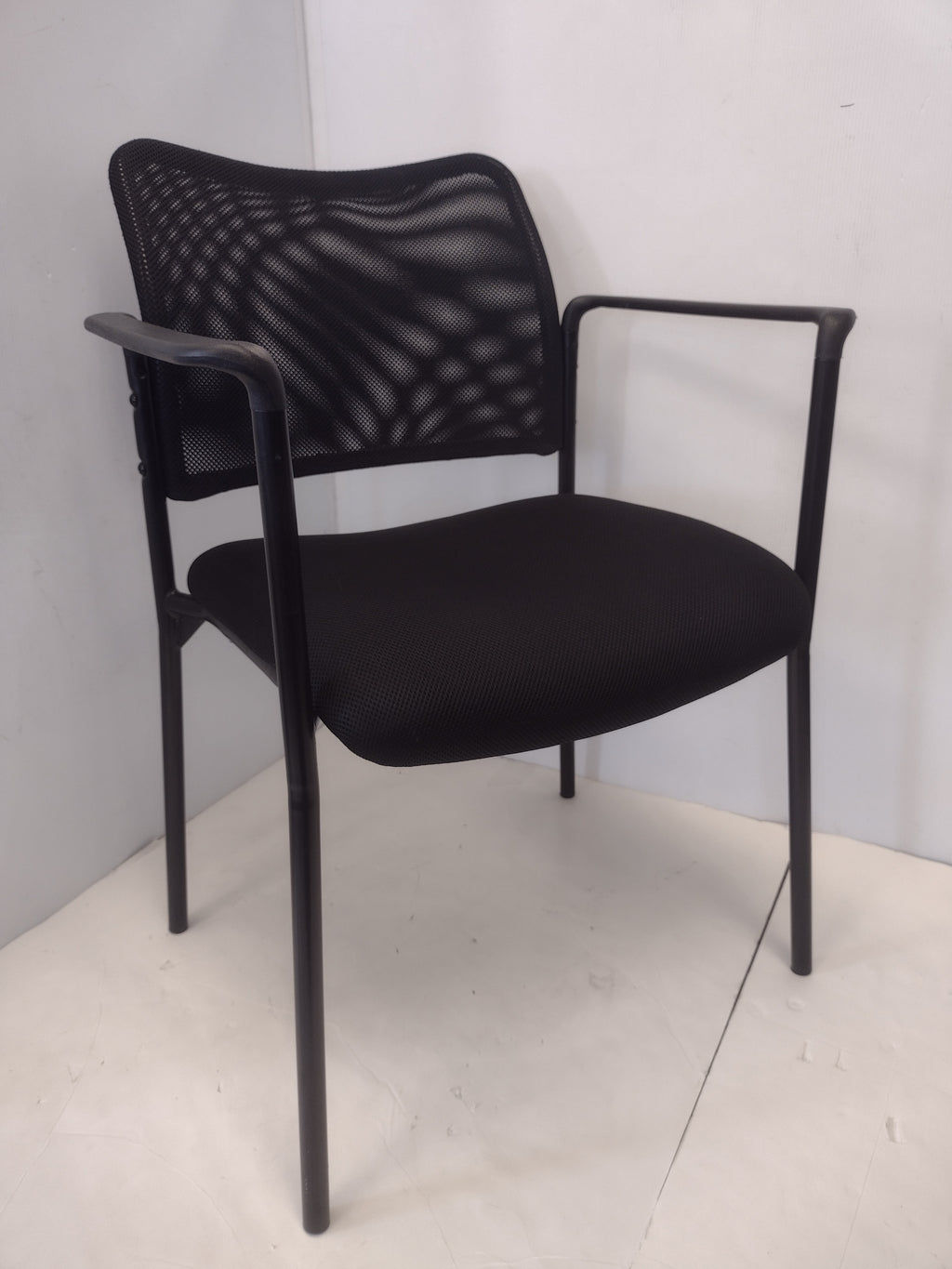 Pre-Owned HON Basyx HVL516.MM10 Mesh Back Guest Chair