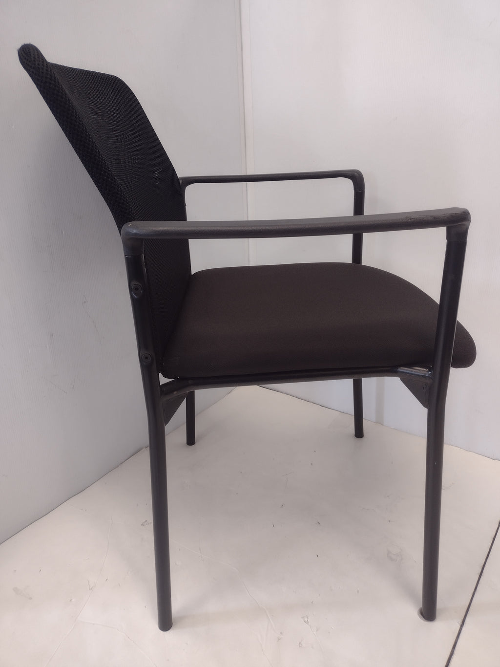 Pre-Owned Office Source HSI223.MH10.T Mesh Back Guest Chair