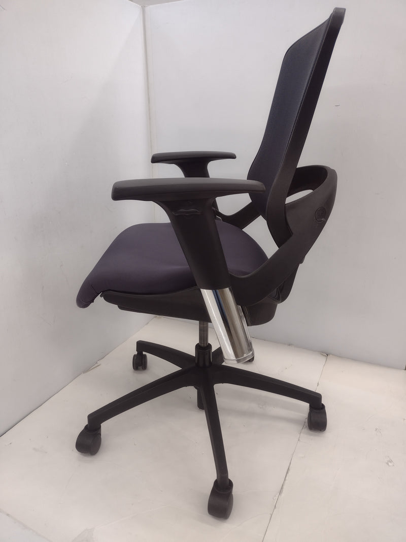 Pre-Owned Office Master Swivel Chair by OM5