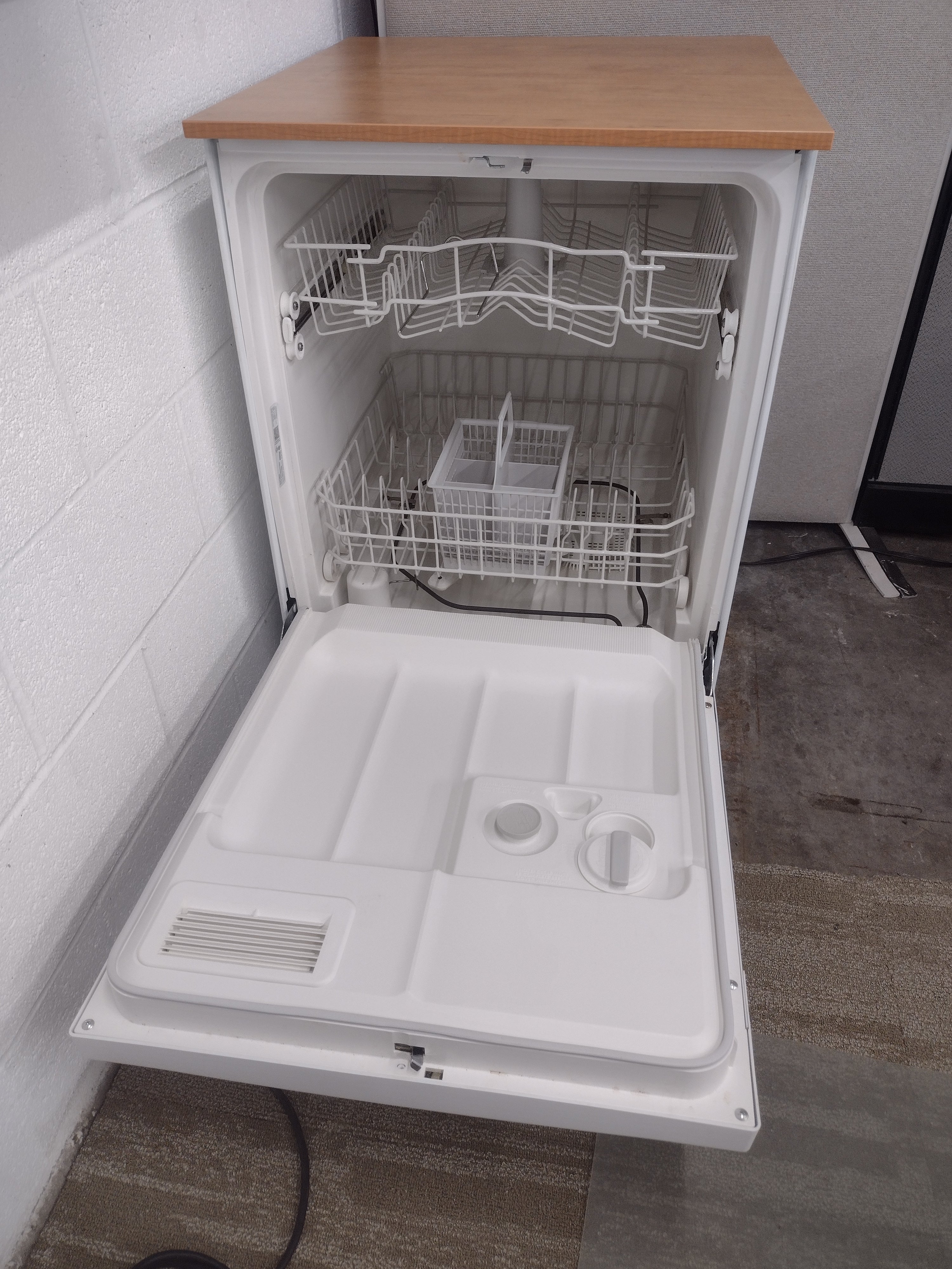 Pre-Owned GE EnergyStar Portable Dishwasher