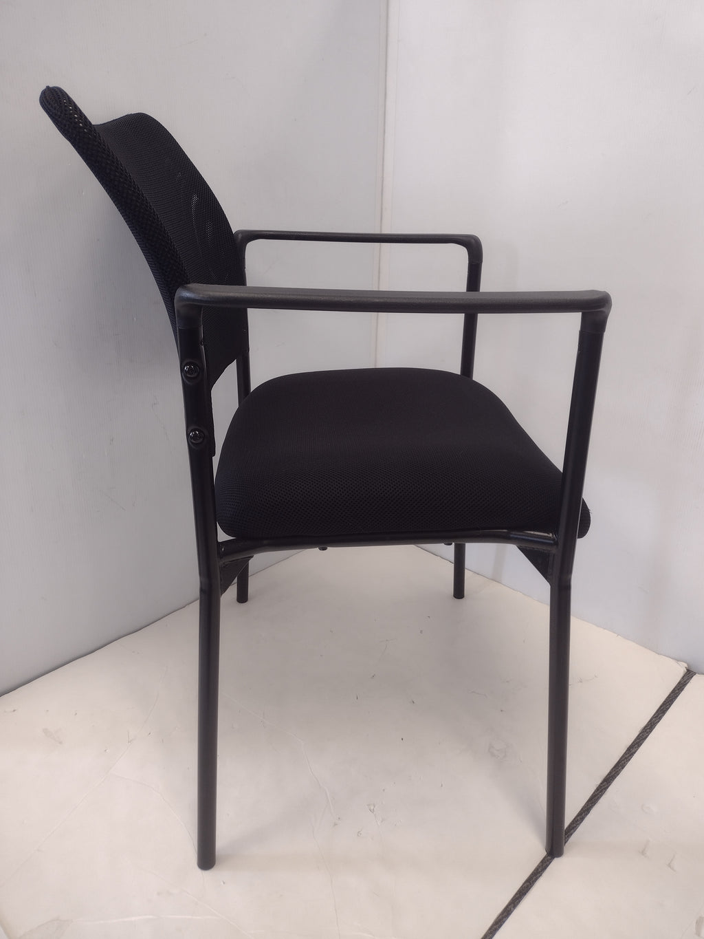 Pre-Owned HON Basyx HVL516.MM10 Mesh Back Guest Chair