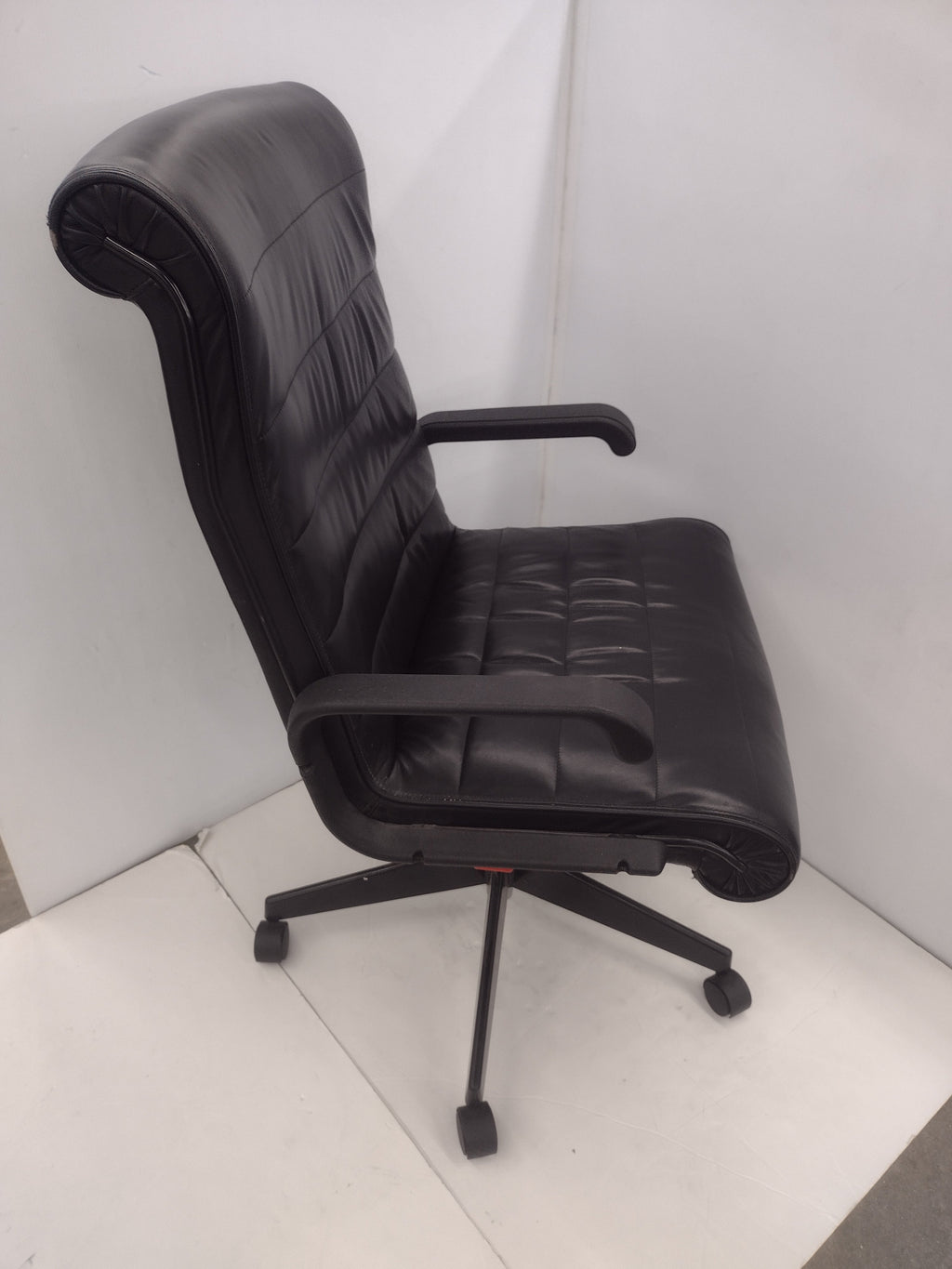 Pre-owned Knoll Sapper Executive High Back Chair