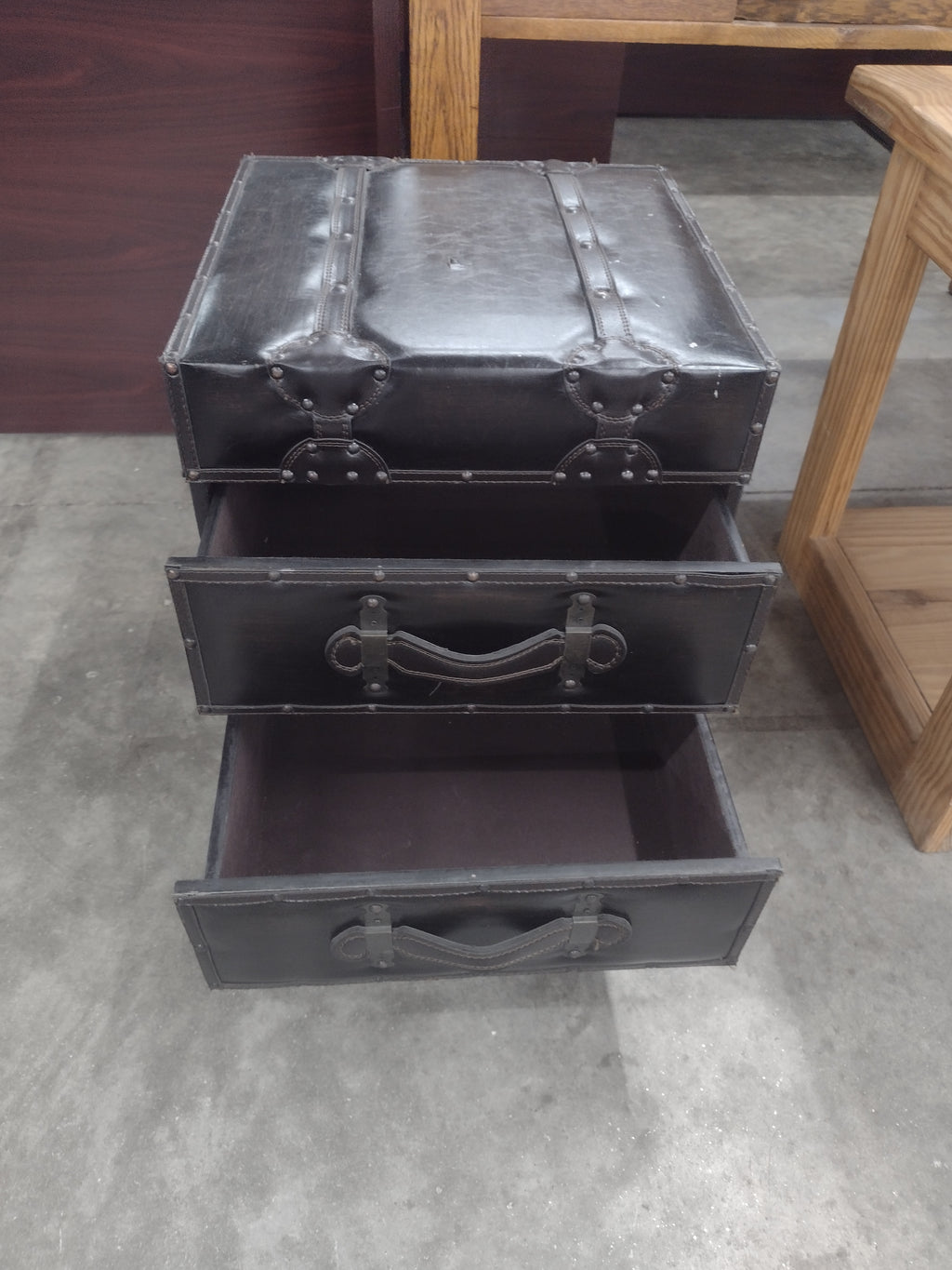 Pre-Owned Faux Leather End Table