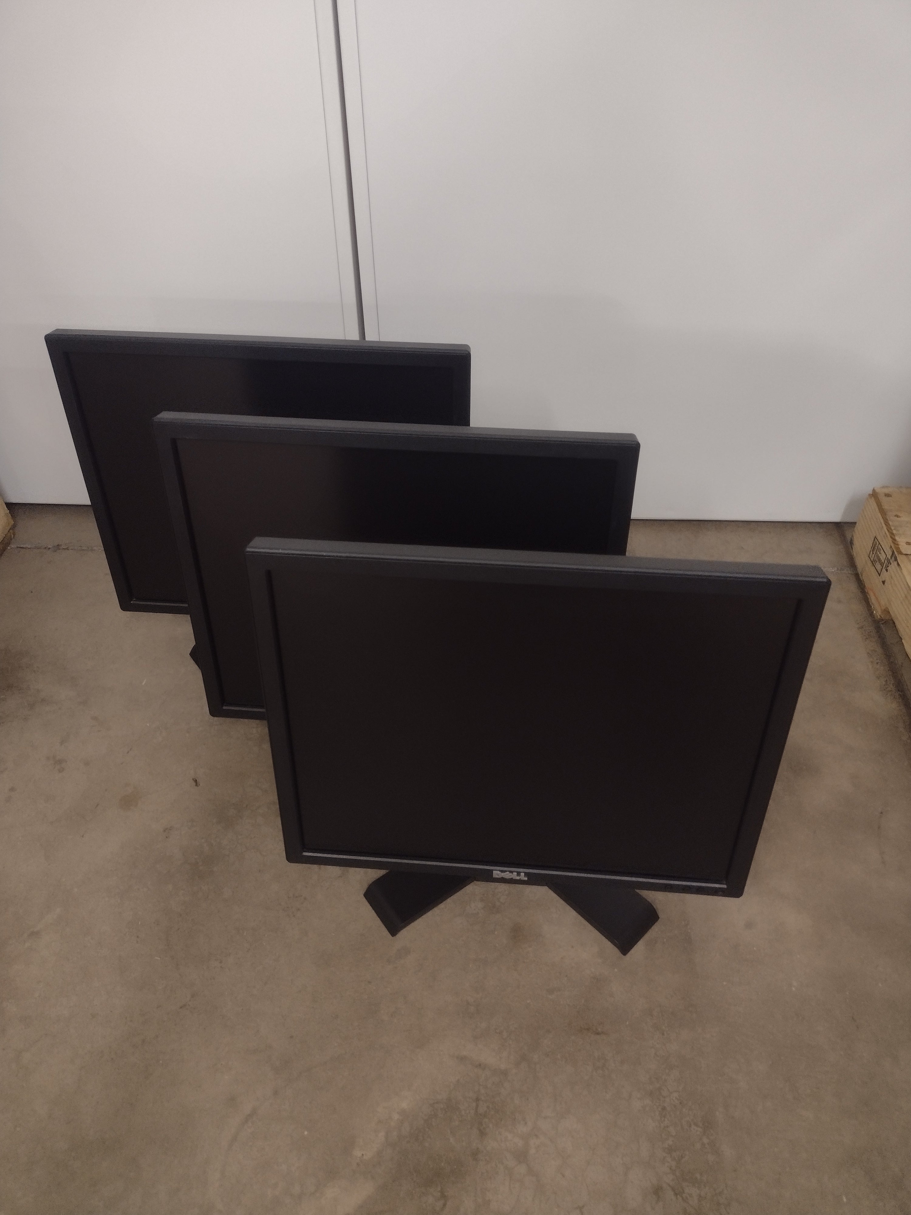 **LOT OF 3** -- DELL E190Sf 19" 1280 x 1024 75 Hz 5 ms 5:4 LCD Monitors