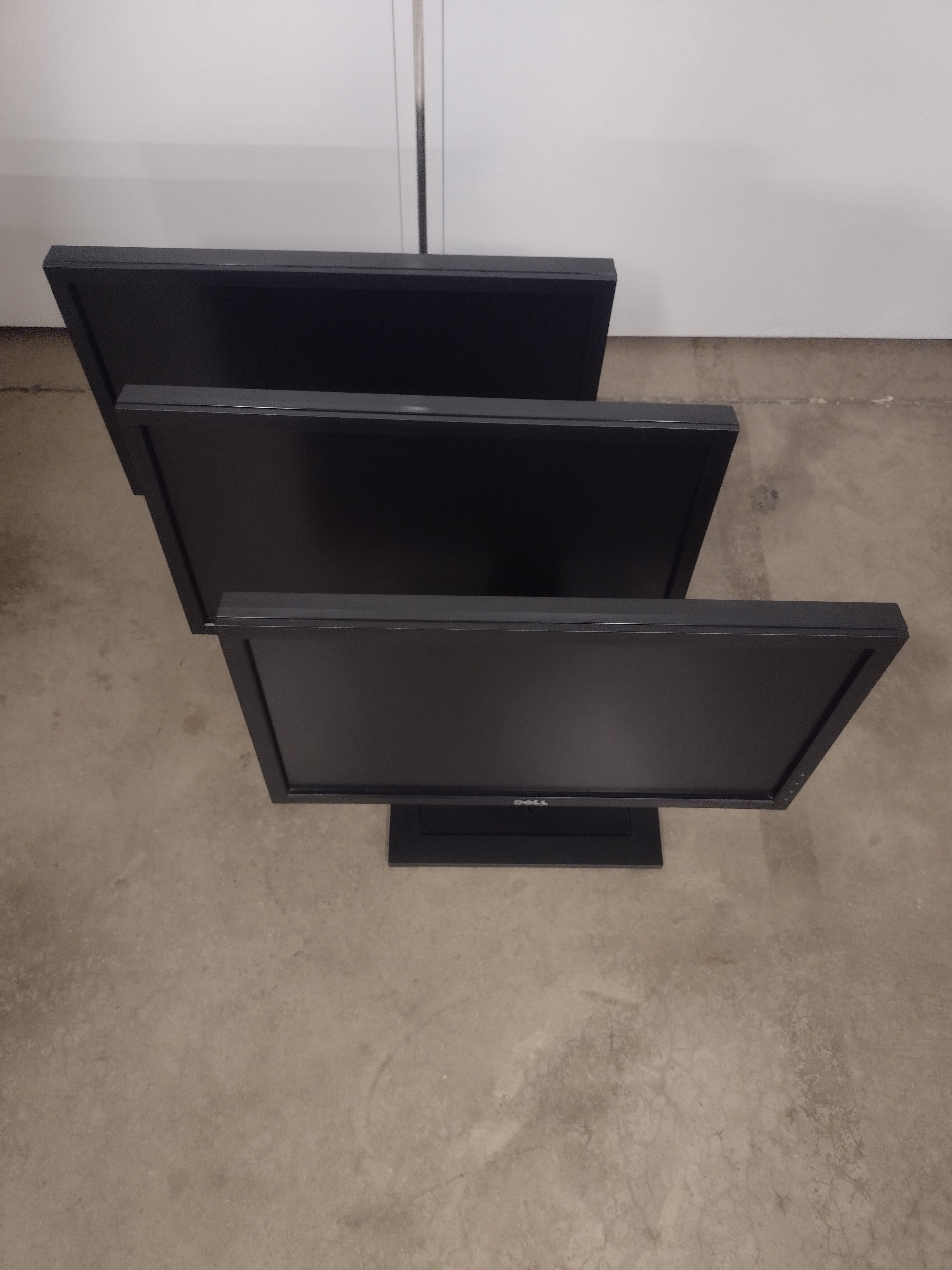 **LOT OF 3** -- DELL E1910Hc Widescreen 19" 1360 x 768 16:9 LCD Monitors