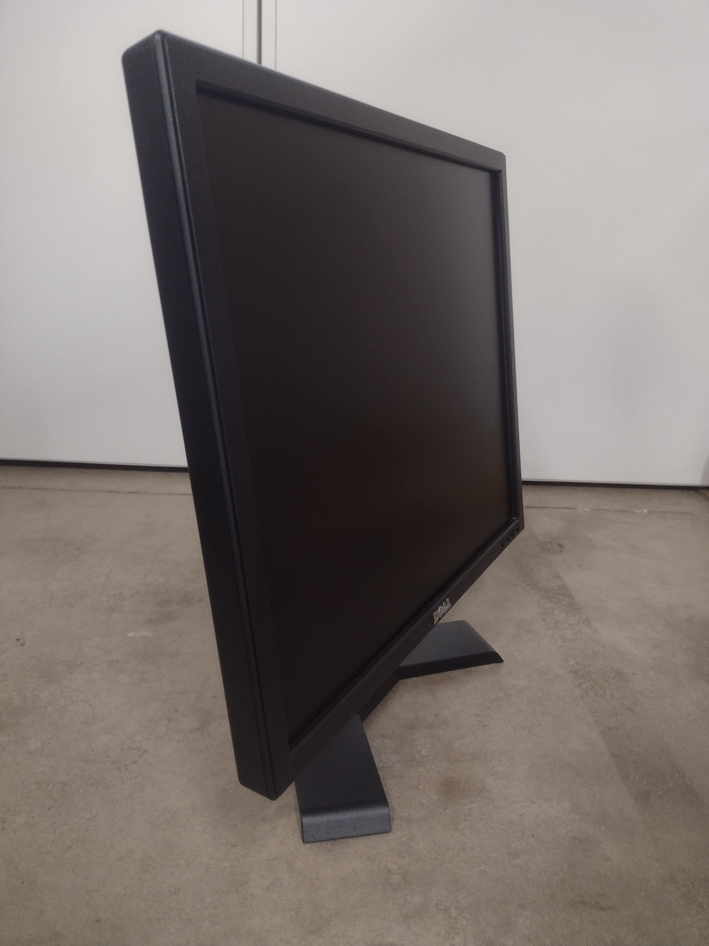 **LOT OF 3** -- DELL E190Sf 19" 1280 x 1024 75 Hz 5 ms 5:4 LCD Monitors