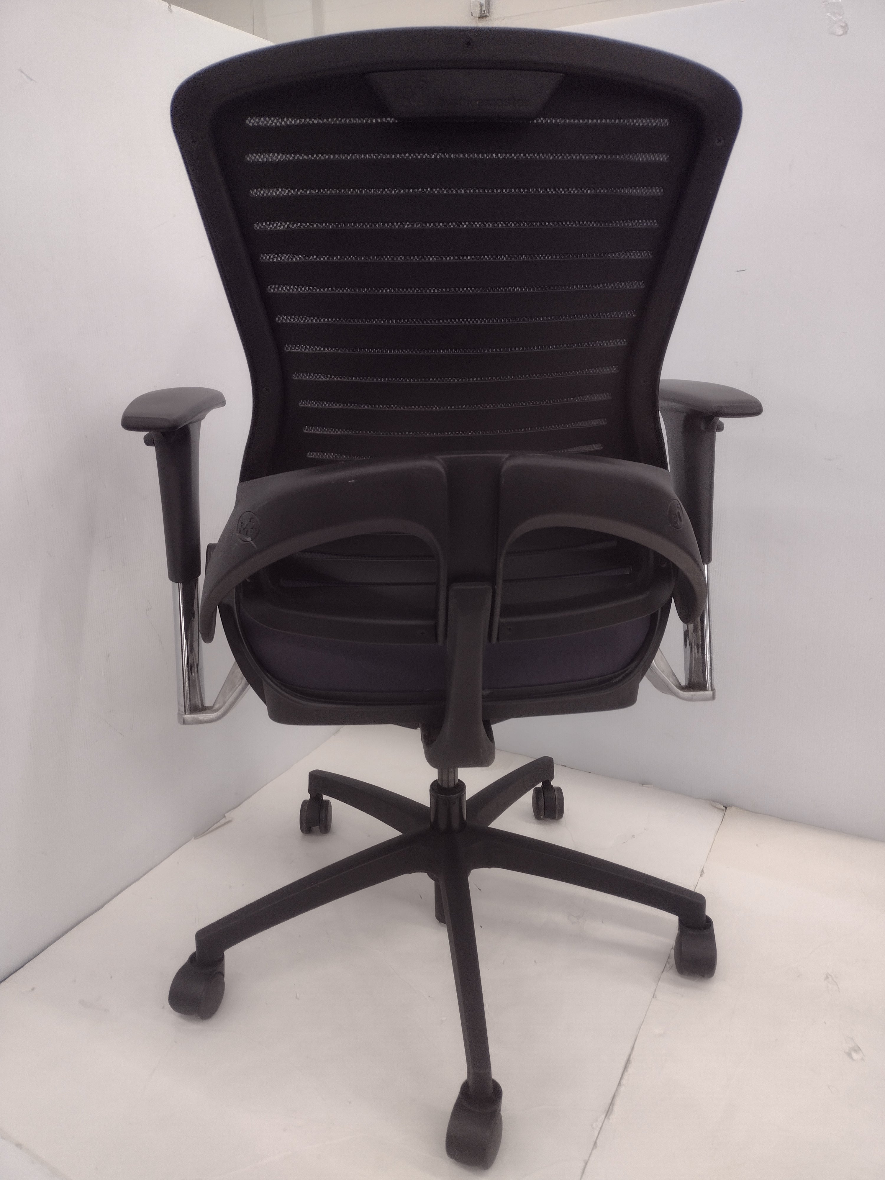 Pre-Owned Office Master Swivel Chair by OM5