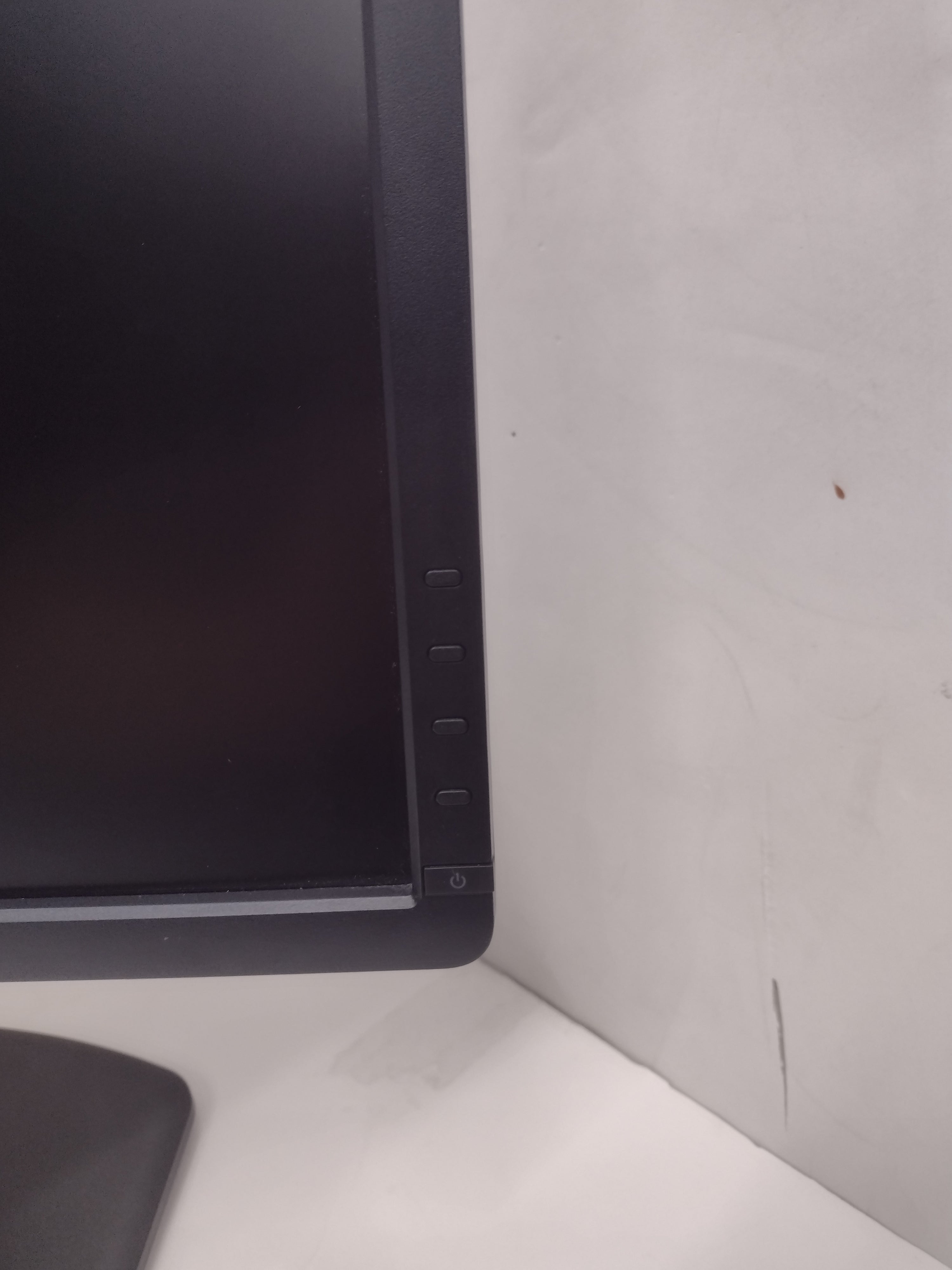 Dell P2213f 22" 1680 x 1050 60Hz 5ms LCD 16:10 Widescreen Monitor