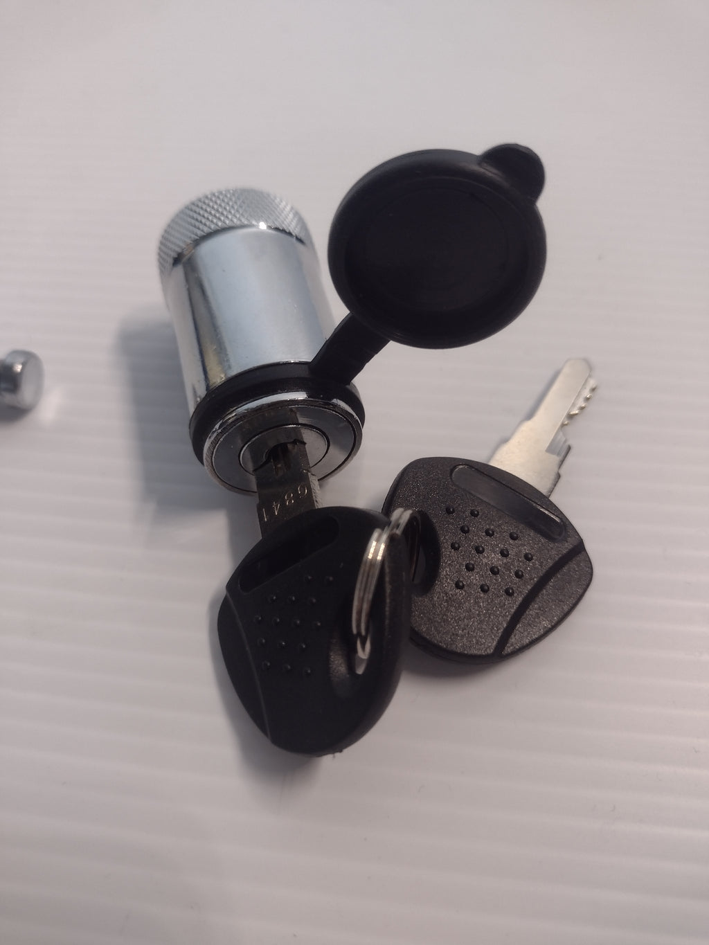 6" Long Trailer Hitch Pin Lock (w/2 keys) - Universal