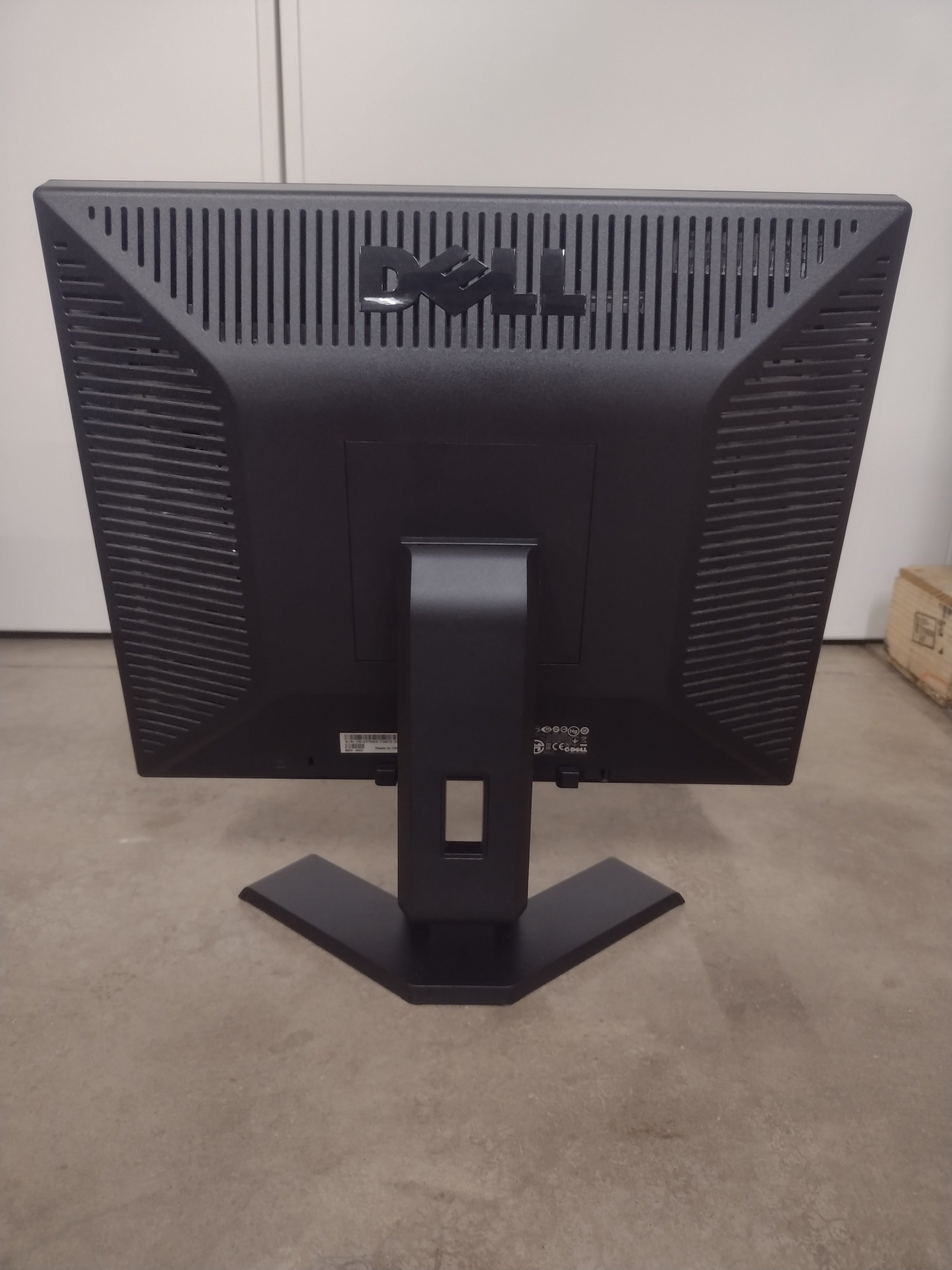 **LOT OF 3** -- DELL E190Sf 19" 1280 x 1024 75 Hz 5 ms 5:4 LCD Monitors