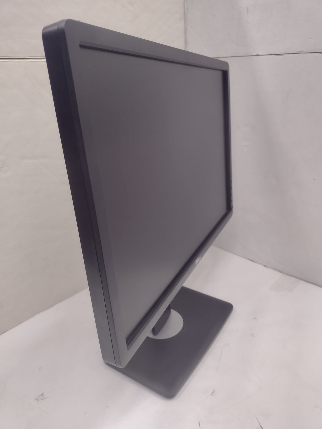 Dell P2213f 22" 1680 x 1050 60Hz 5ms LCD 16:10 Widescreen Monitor