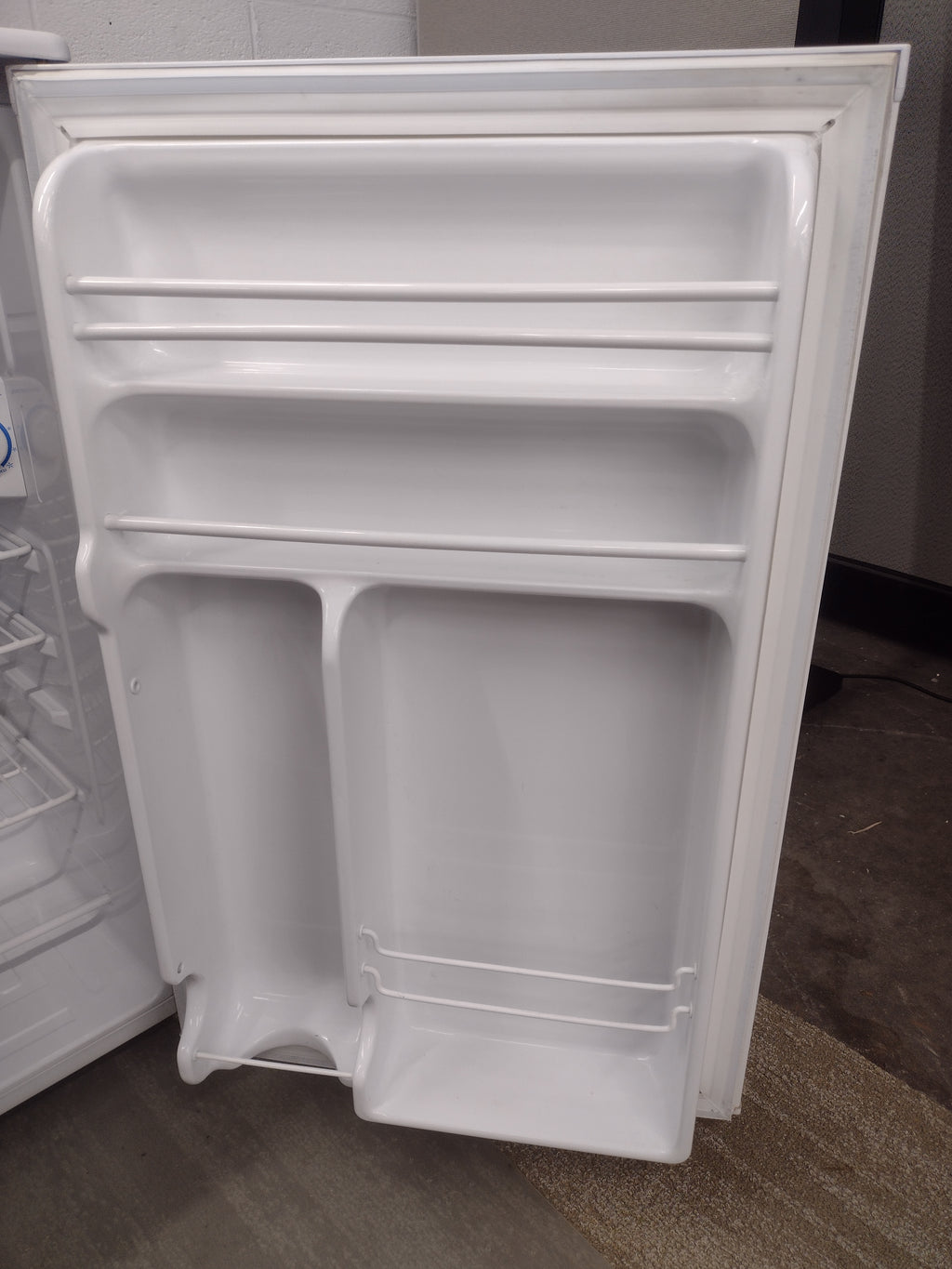 GE Spacemaker GMR04AAMWW 4.4 Cubic Foot Compact Refrigerator (no ice cube tray)