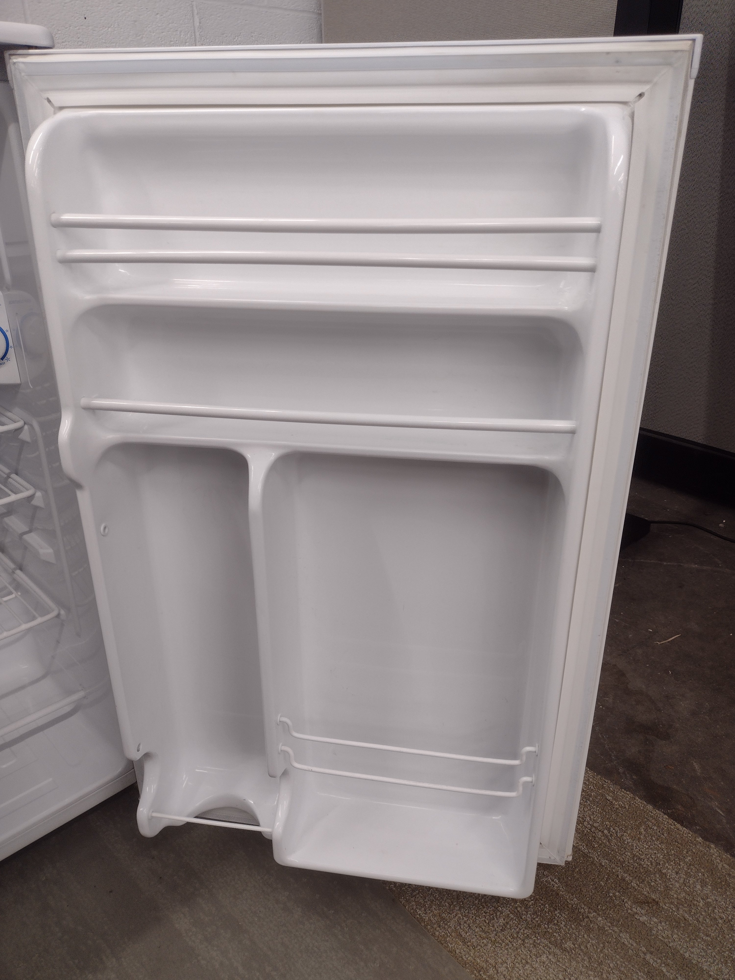 GE Spacemaker GMR04AAMWW 4.4 Cubic Foot Compact Refrigerator (no ice cube tray)