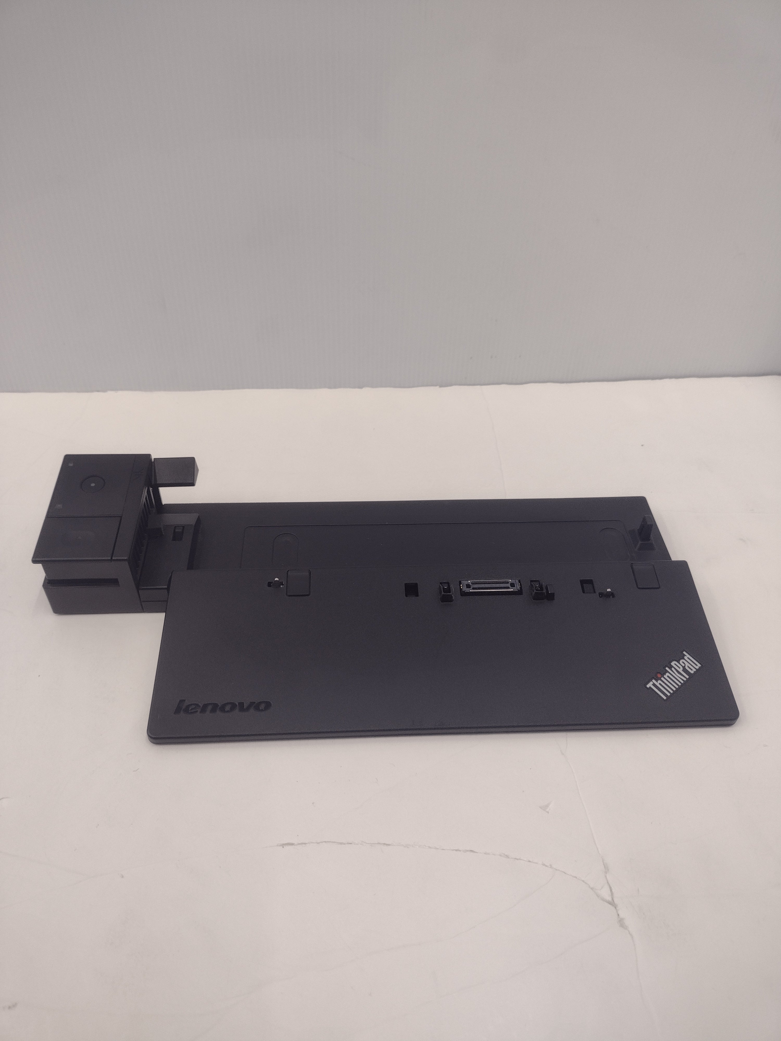 Lenovo ThinkPad 40A1 Pro Dock Laptop Docking Station - no AC adapter