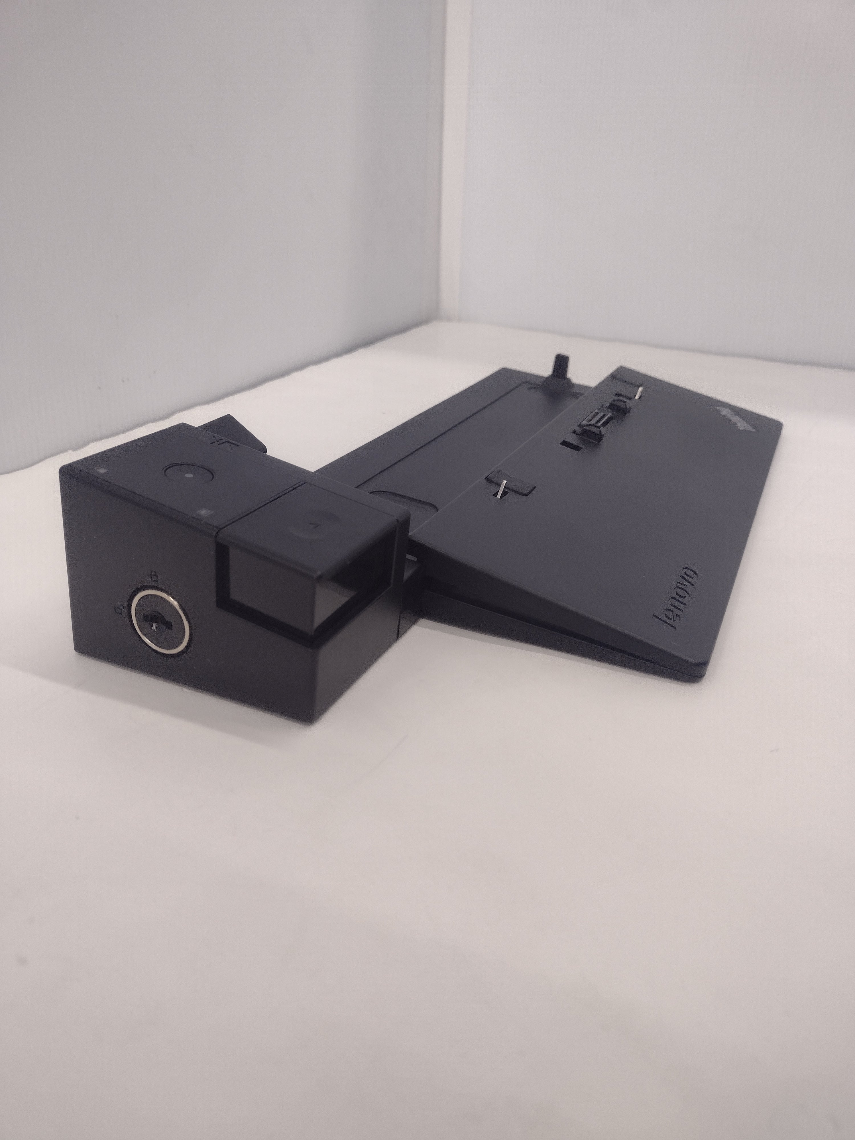 Lenovo ThinkPad 40A1 Pro Dock Laptop Docking Station - no AC adapter