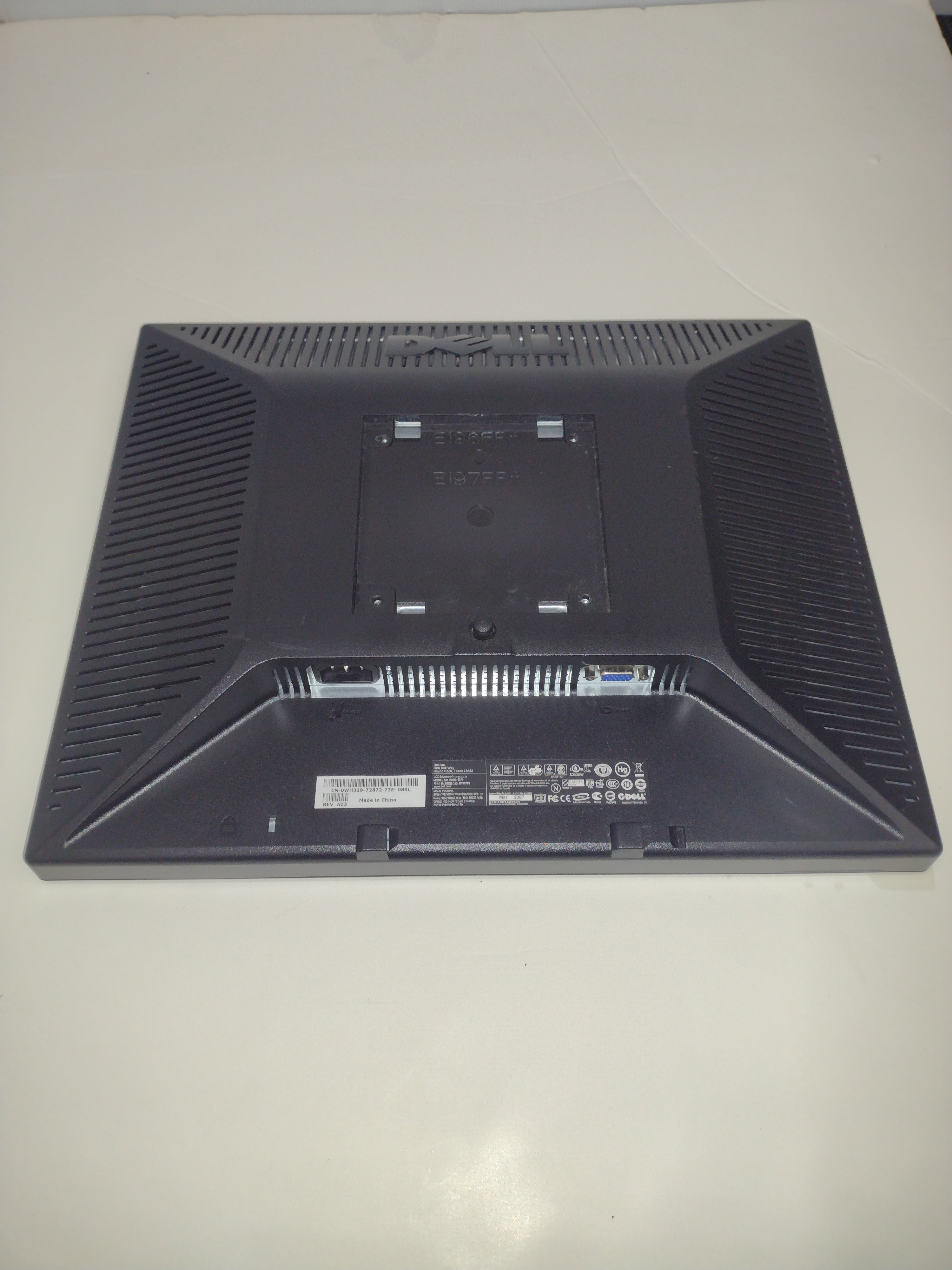 Dell E197FPf 19" 1280 x 1024 LCD Monitor (no stand)