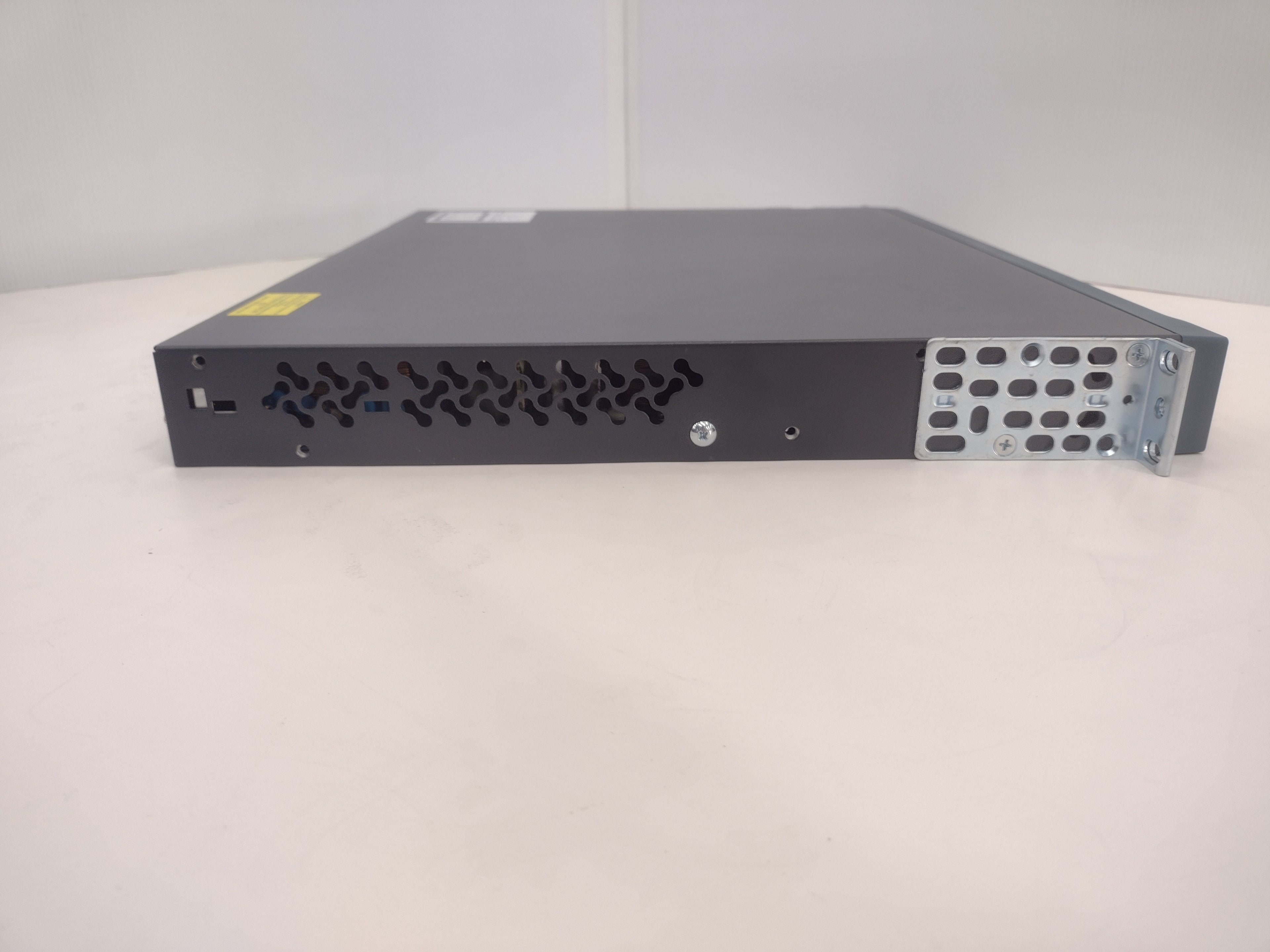Cisco Catalyst 2960S WS-C2960S-48FPS-L V04 48 Port PoE+ Gigabit Network Switch