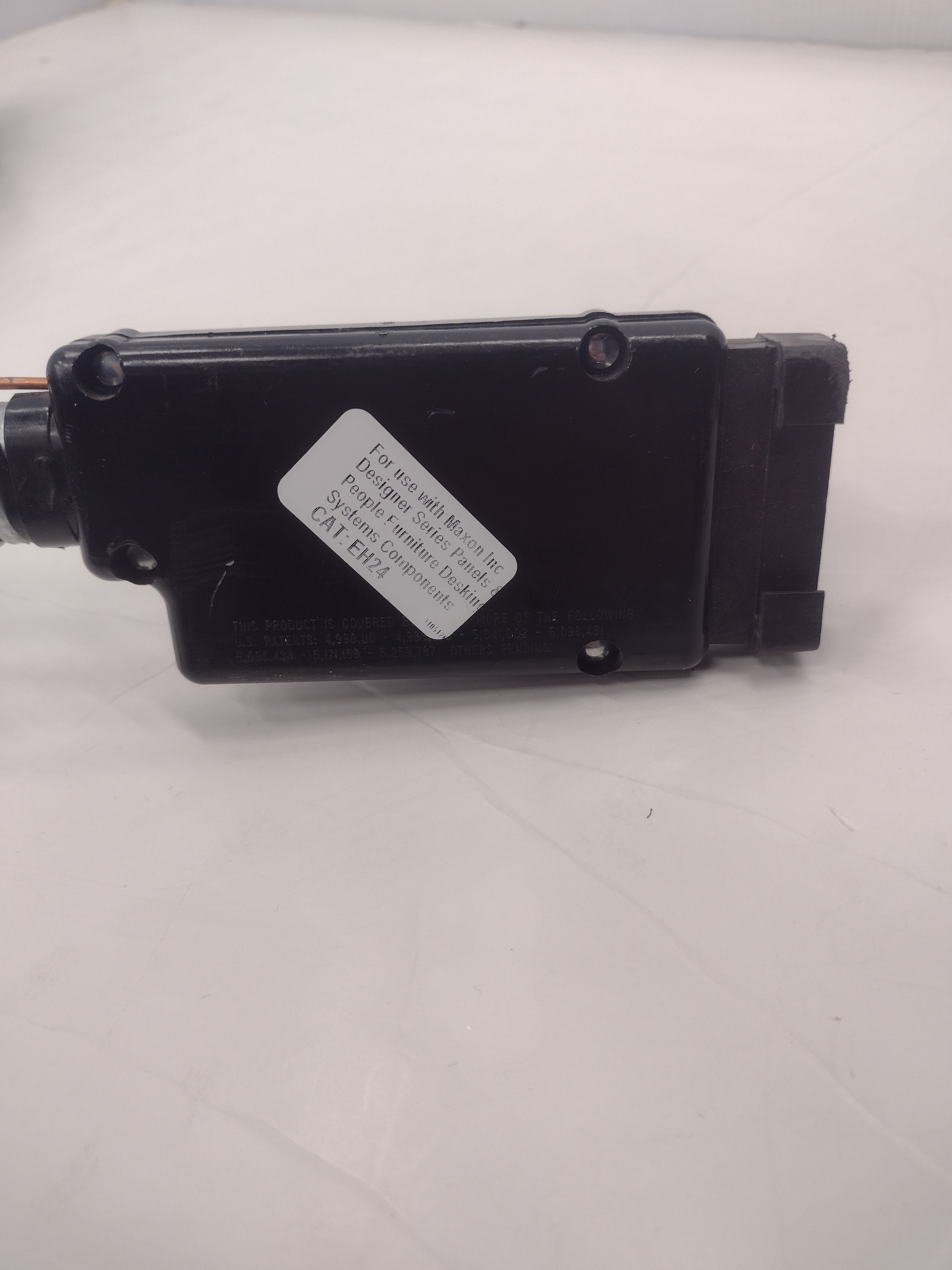 Byrne 24" BE08062-3-2-24 Double Block Raceway/Power Cable for Cubicles