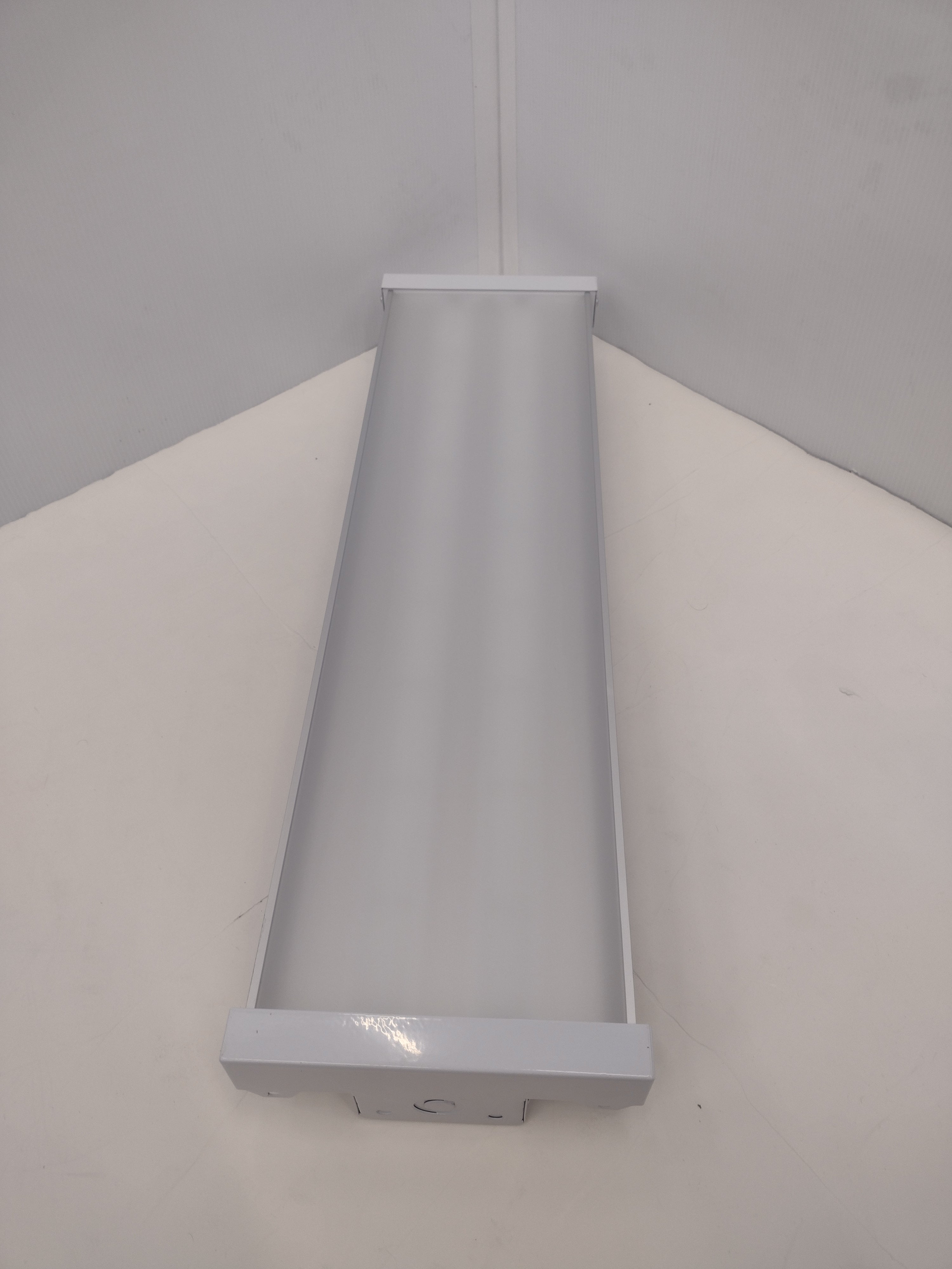Ion Lighting Distribution 2 ft. LED Linear High Bay (KB2MH-Donna) 105W 5000K-NEW