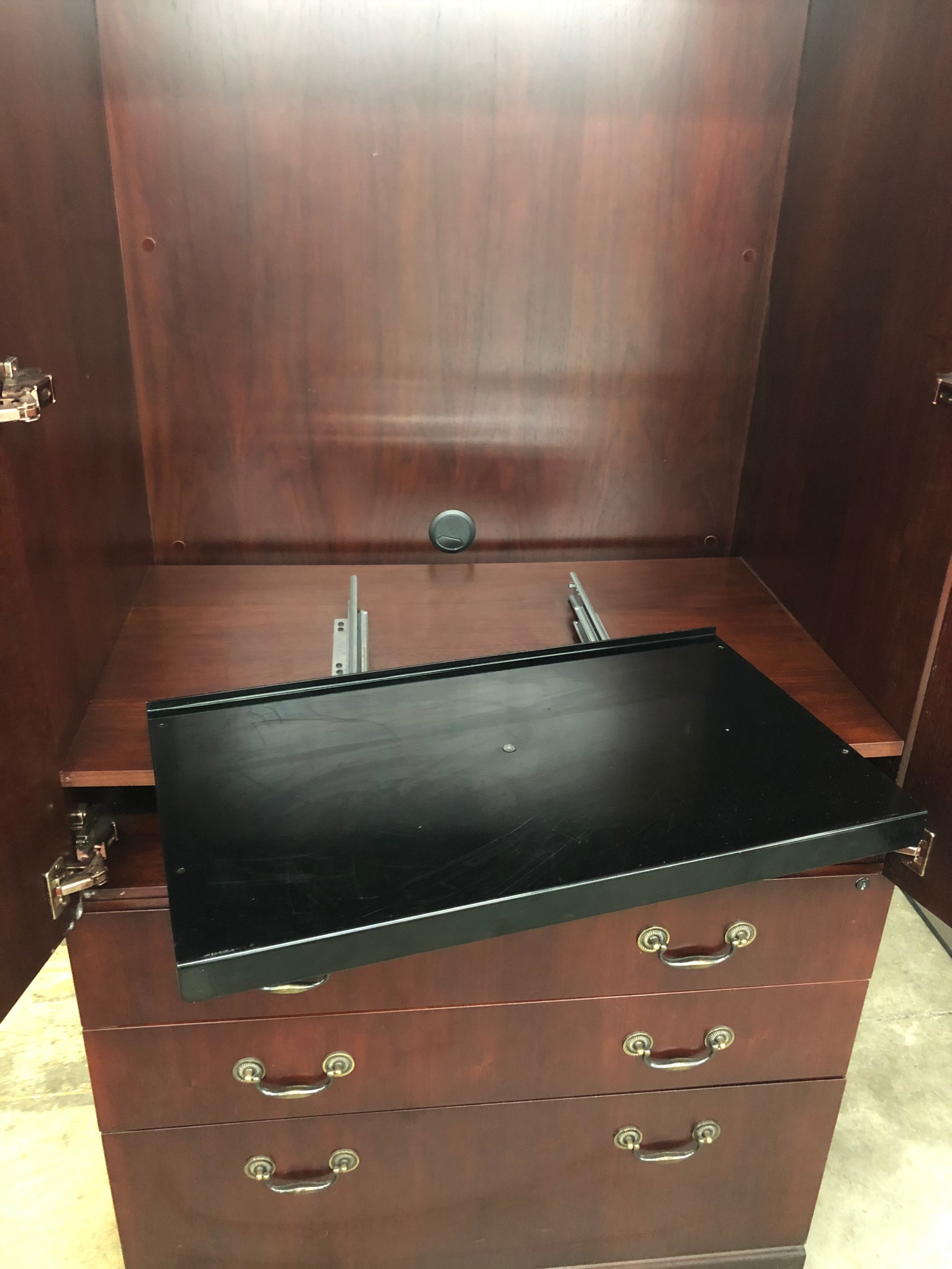 Pre-Owned Mahogany Veneer Storage Entertainment Center Cabinet