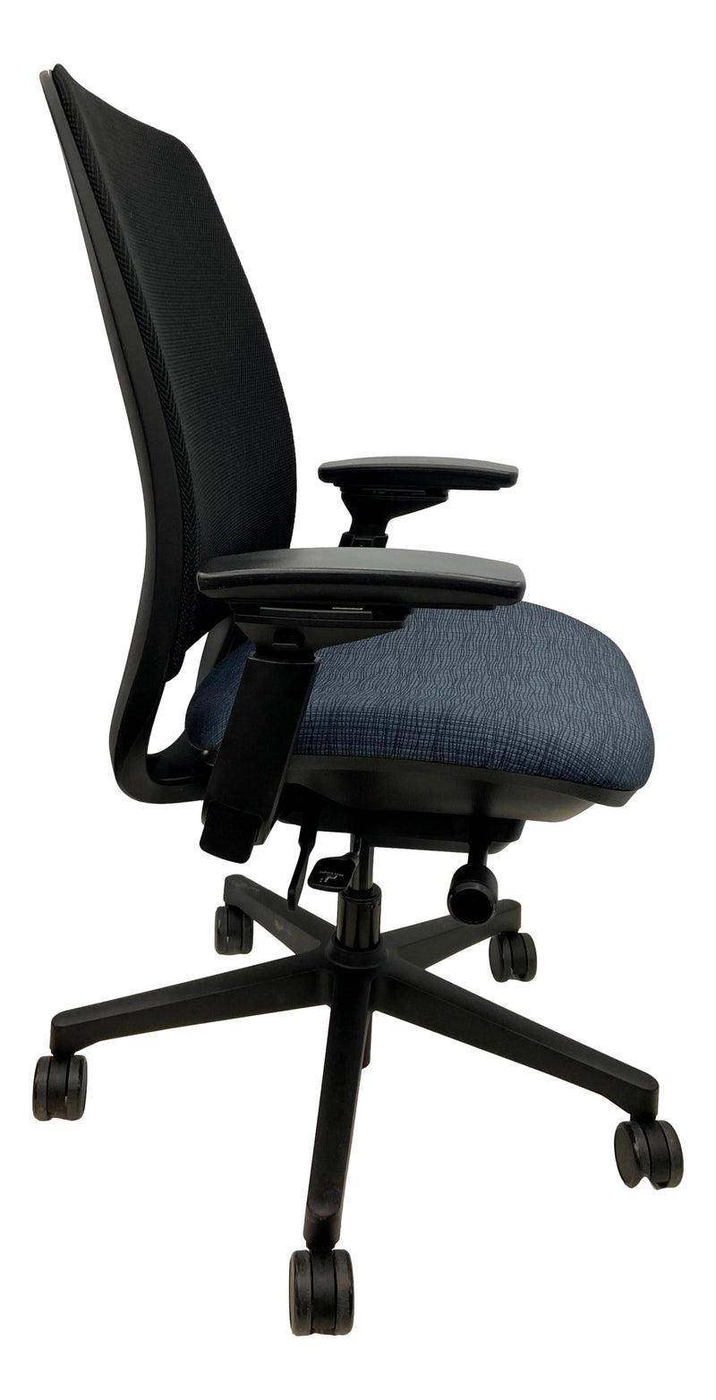 Pre-Owned Steelcase Amia Air - Dark Blue