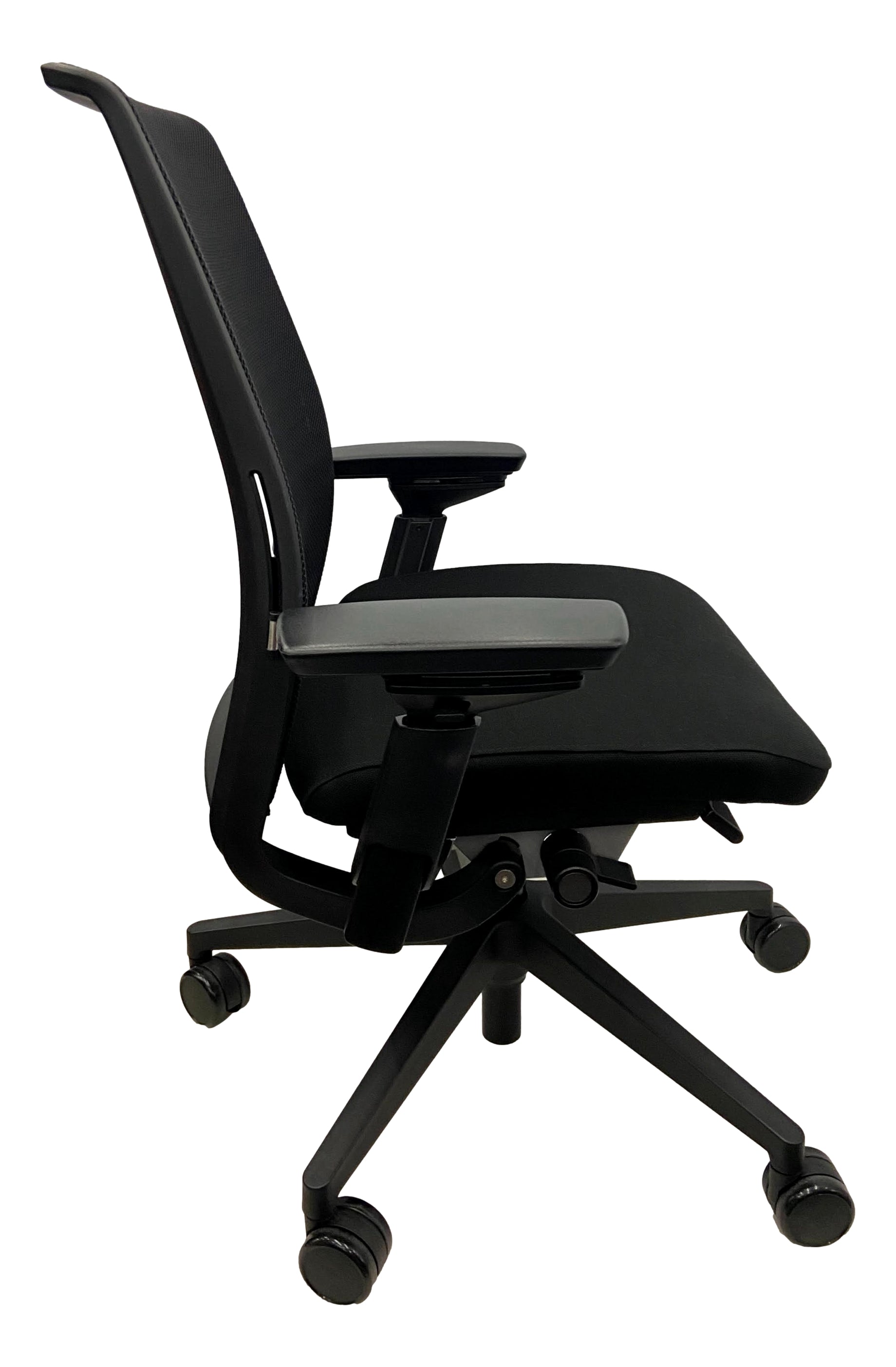 Pre-Owned Steelcase Think 465 Series Mesh-Back (465A300) Office Work Chair - Black