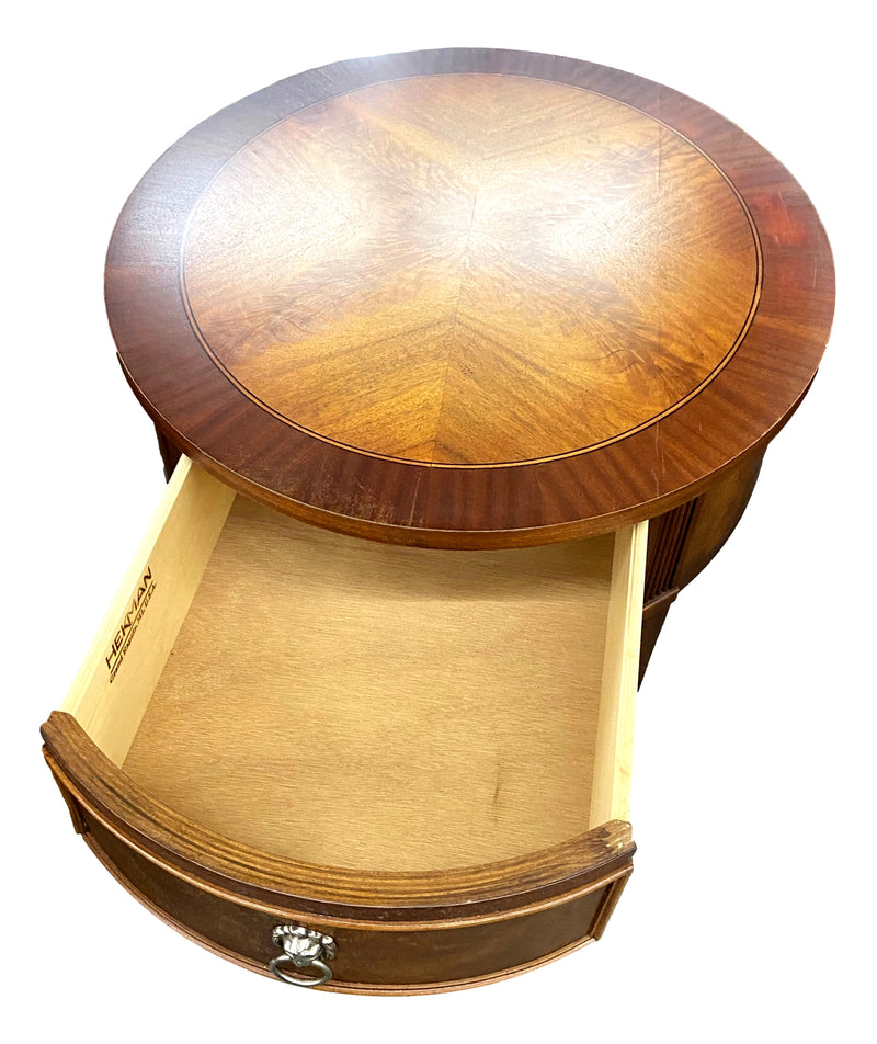 Pre-Owned Pair of Hekman Oval Lamp Tables